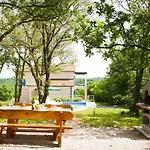 ヴィラ With Pool And Covered Terrace