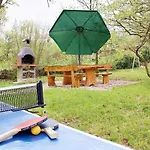 ヴィラ With Pool And Covered Terrace ラビン